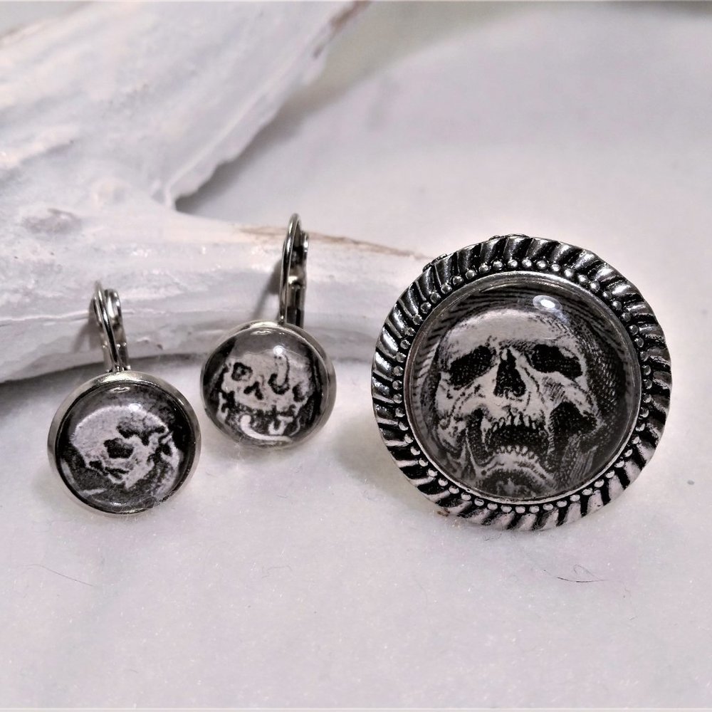 HANDMADE Memento Mori set in silver-tone metal